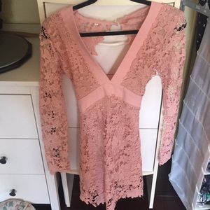 Pink bodycon lace dress
